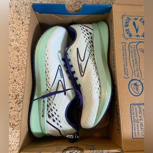 Brooks - Levitate 5 women's size 7.5 BRAND NEW